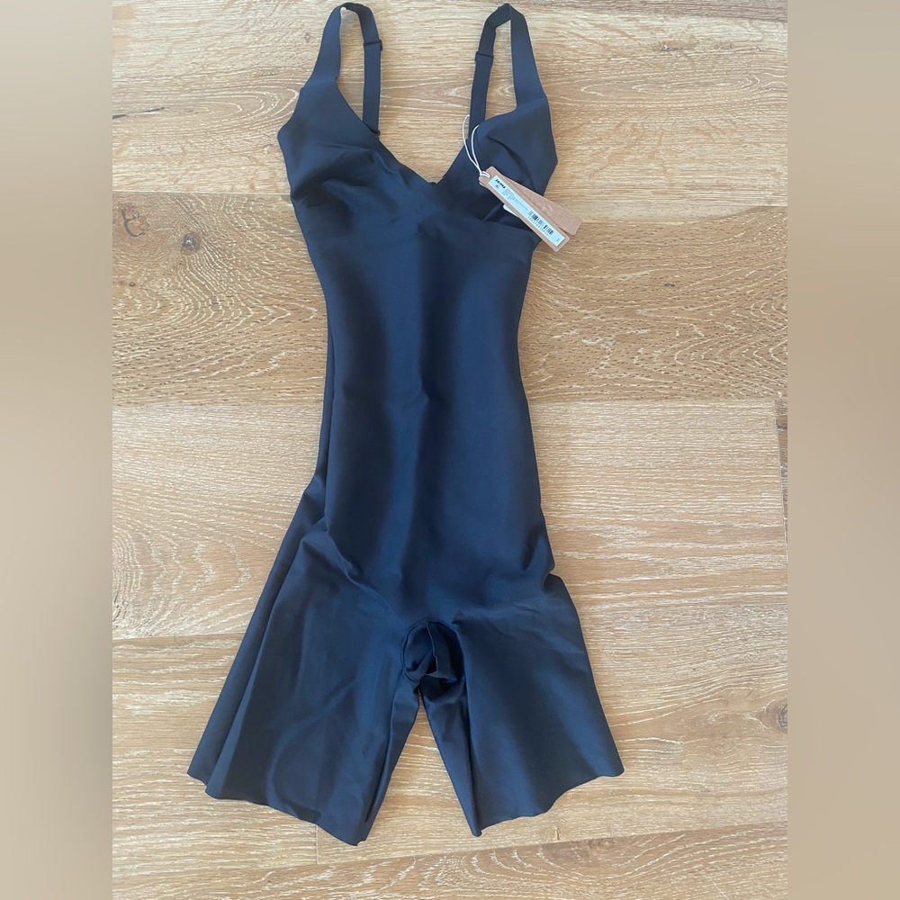 NWT SKIMS Unlined Plunge Mid-thigh Bodysuit
